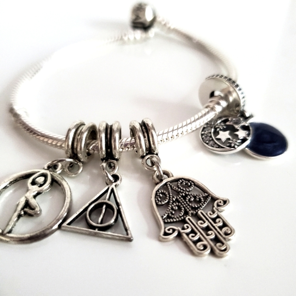 Charm pendant, HAMSA/Fatima Hand